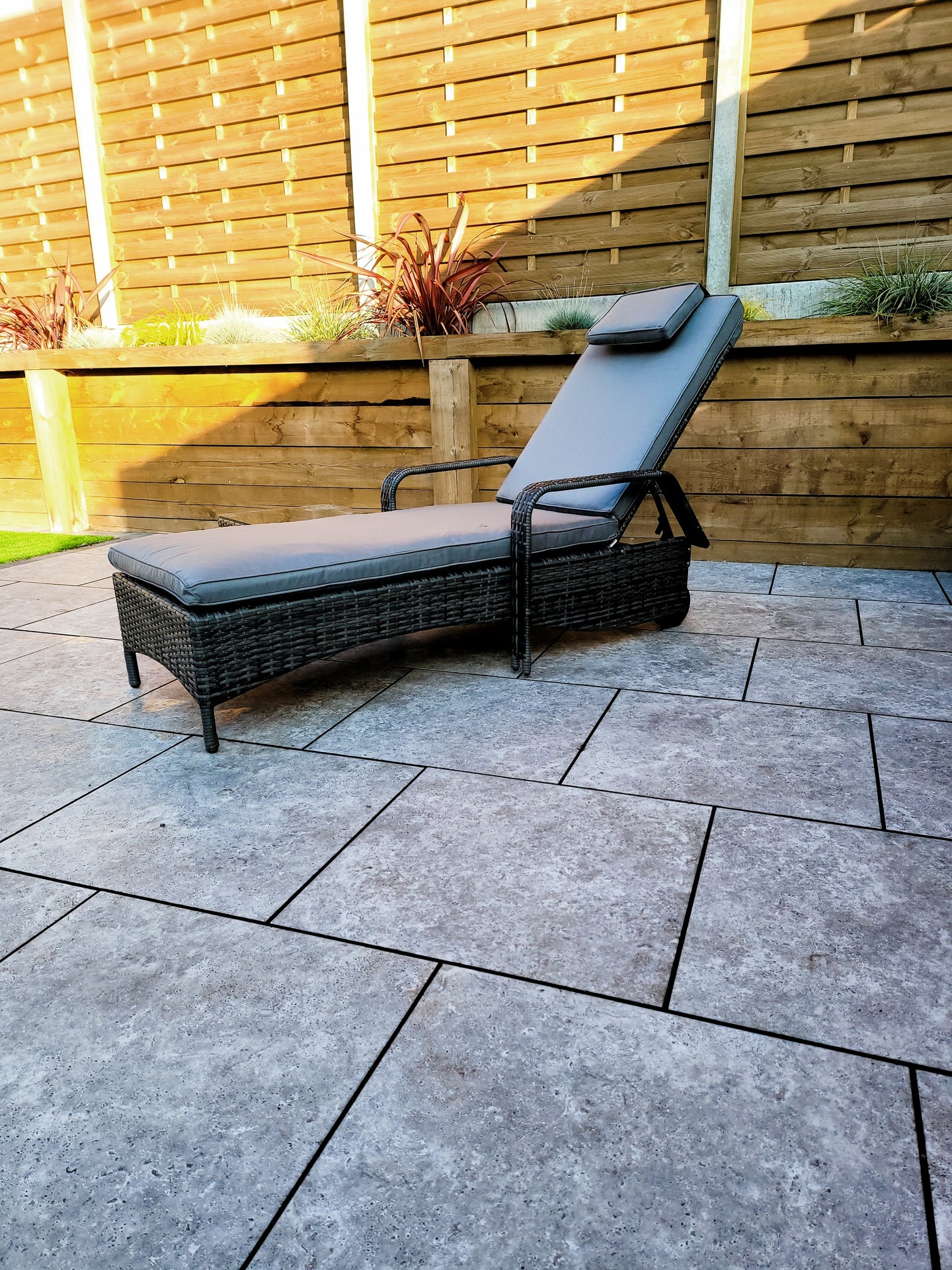 Signature Weave - Outdoor Furniture - Savannah Single Sunlounger With Drinks Table In Flat Grey Weave